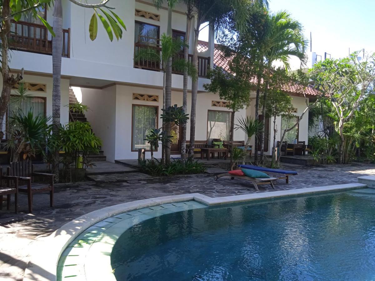 Family House Hotel Kuta Kuta  Exterior foto